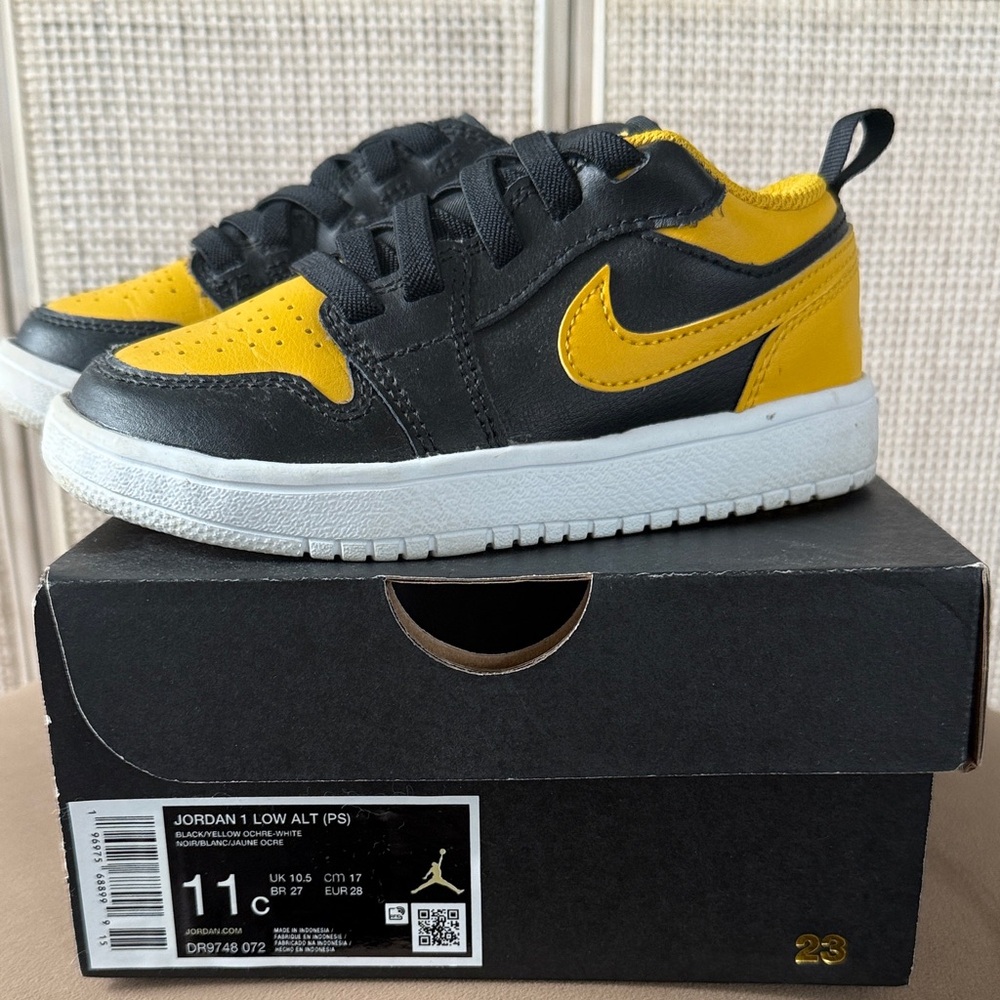Jordan 1 Low Preschool Nike Kids Black and Yellow Sneakers